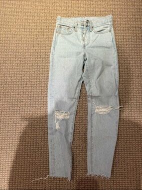 Levi’s Light Wash High-Rise Distressed Women’s Jeans